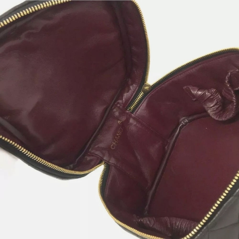 CHANEL Quilted Lambskin Vanity Case - Picture 8 of 10